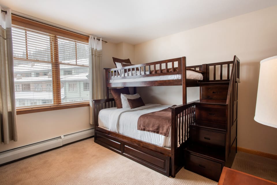Condo, 3 Bedrooms | 3 bedrooms, iron/ironing board, WiFi (free)