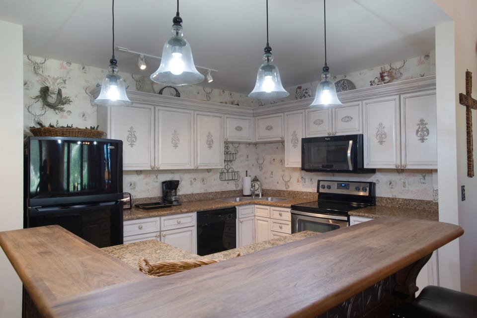Condo, 3 Bedrooms | Private kitchen | Coffee/tea maker, fridge, oven, toaster