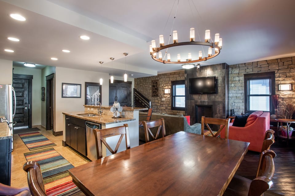 Townhome, 3 Bedrooms | Restaurant
