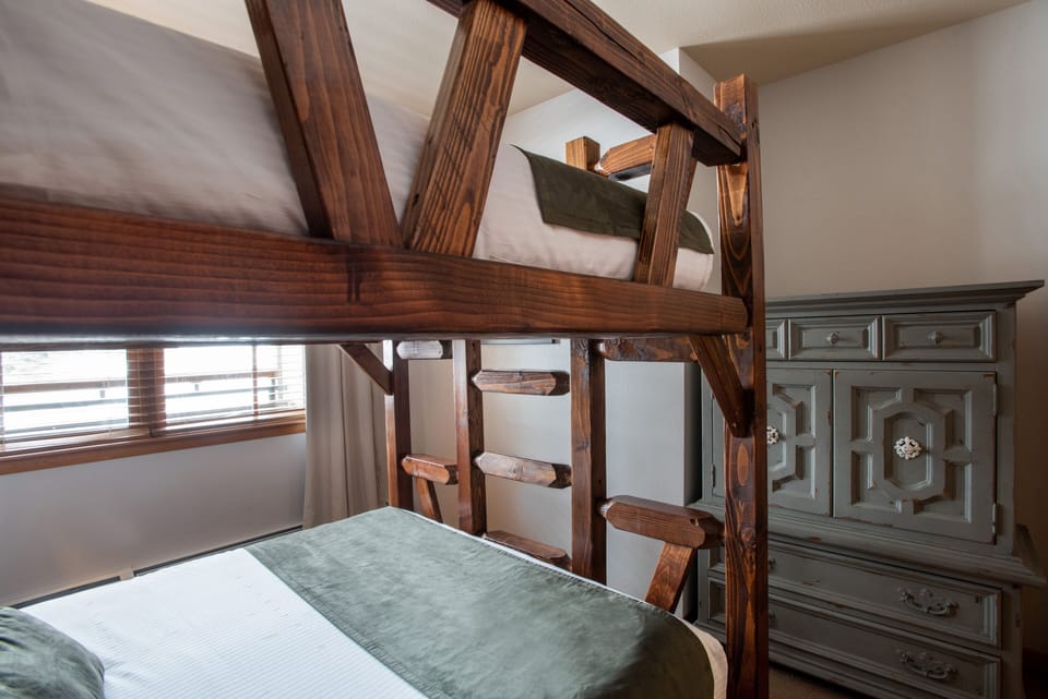 Condo, 2 Bedrooms | 2 bedrooms, iron/ironing board, WiFi (free)
