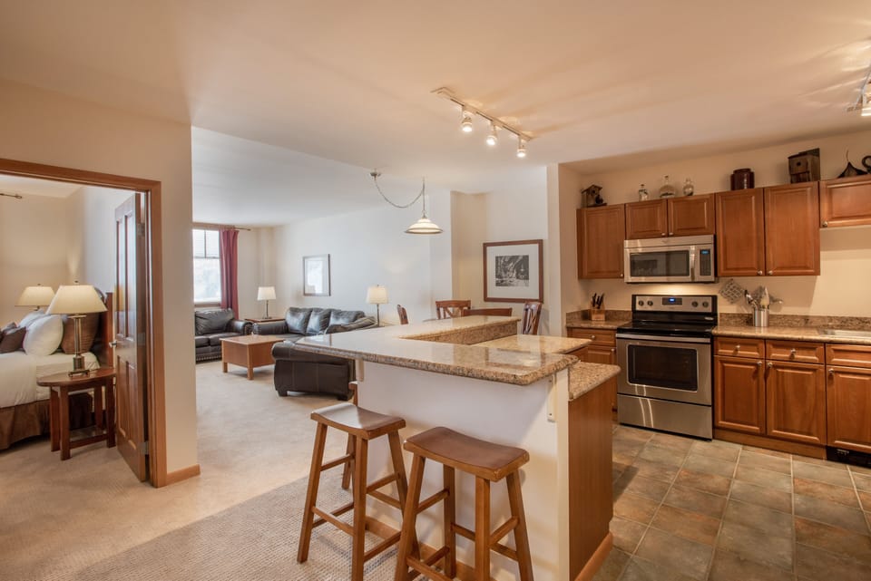 Condo, 3 Bedrooms | Private kitchen | Coffee/tea maker, fridge, oven, toaster