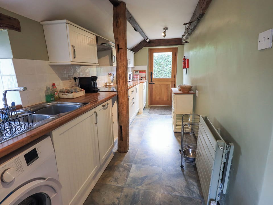 Cottage | Private kitchen | Fridge, dishwasher, electric kettle, toaster