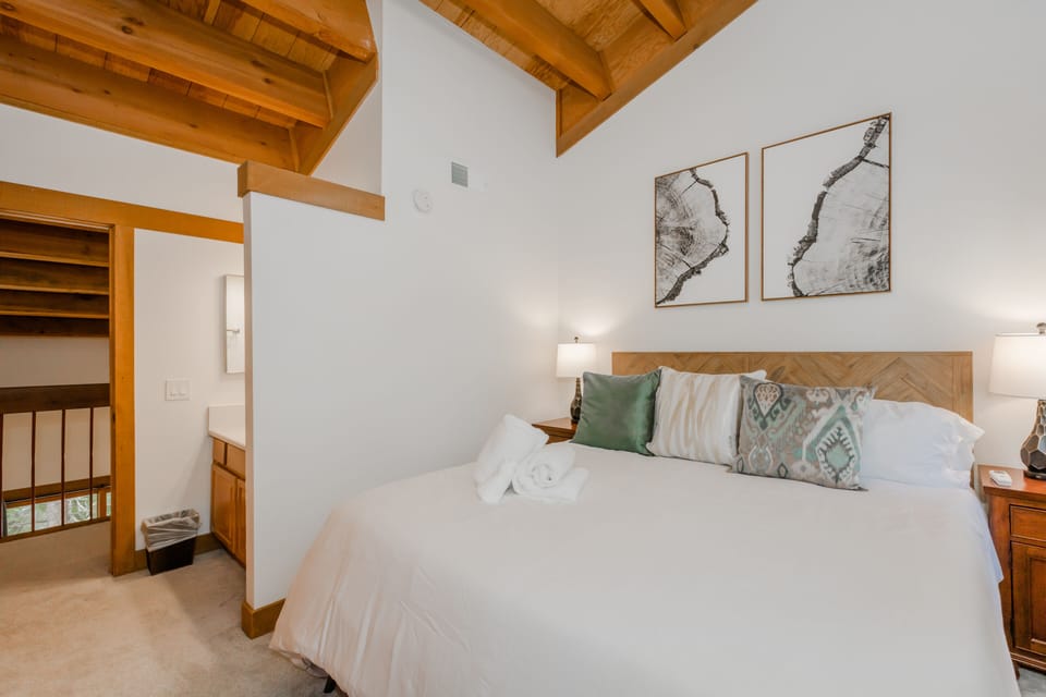 Bedroom #3 - Upstairs Master King With New Mattress & Comforter & Sink In Room