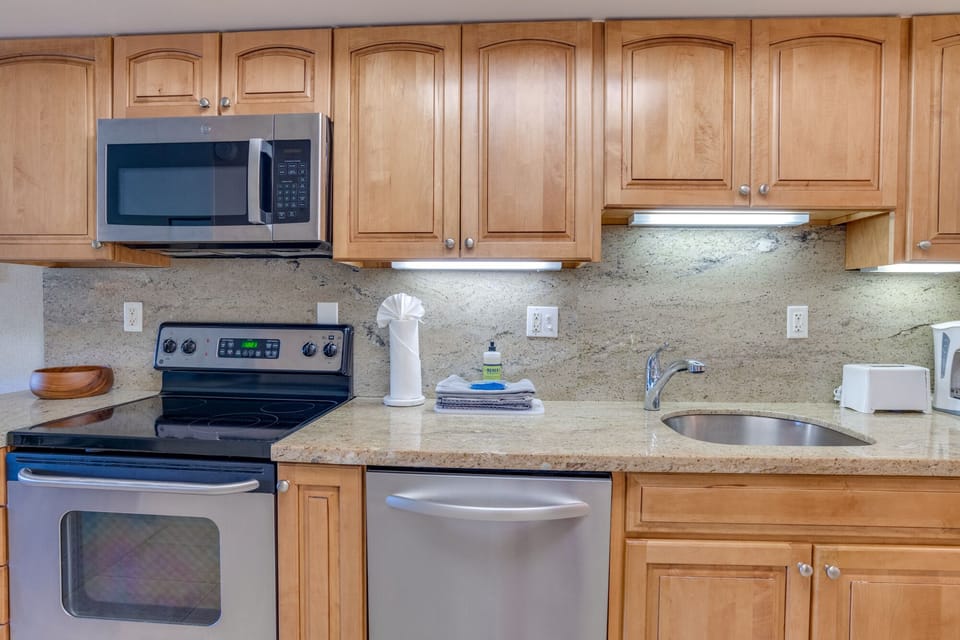 Whether you’re a chef or takeout lover, you’ll appreciate the generous counter space.