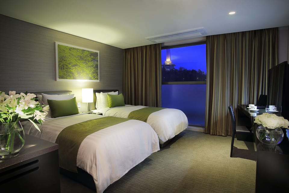 In-room safe, desk, blackout drapes, soundproofing