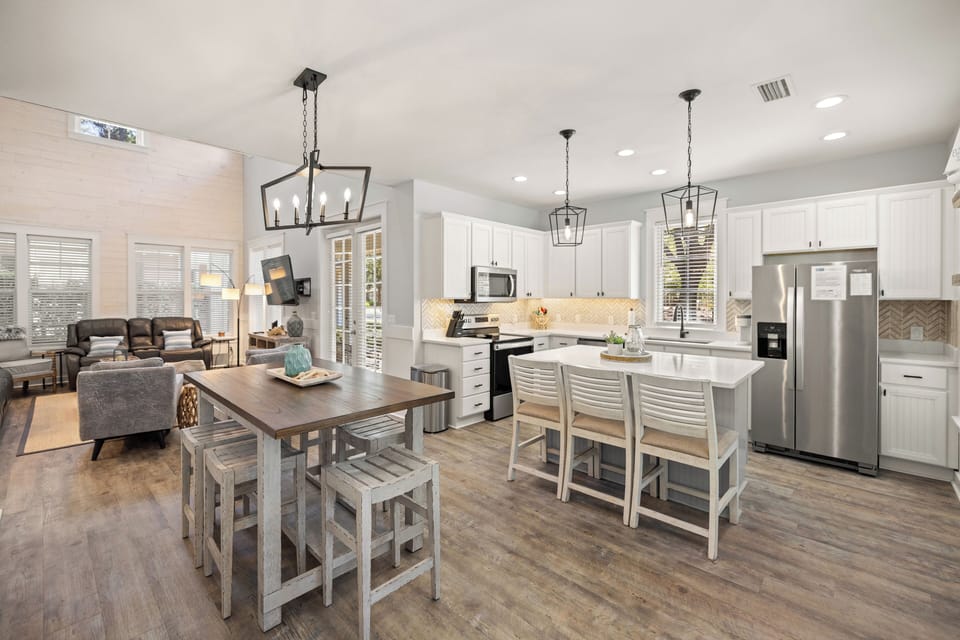 Upgraded kitchen - Upgraded kitchen with seating at the island and dining table