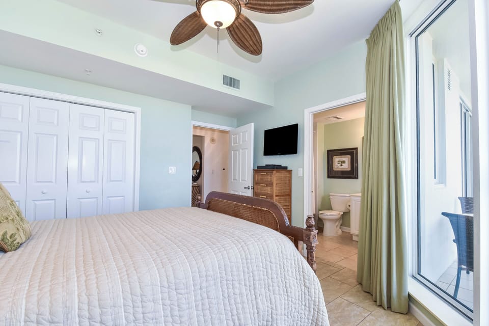 Silver Beach Towers East 1006 - Guest Bedroom with Attached Bathroom