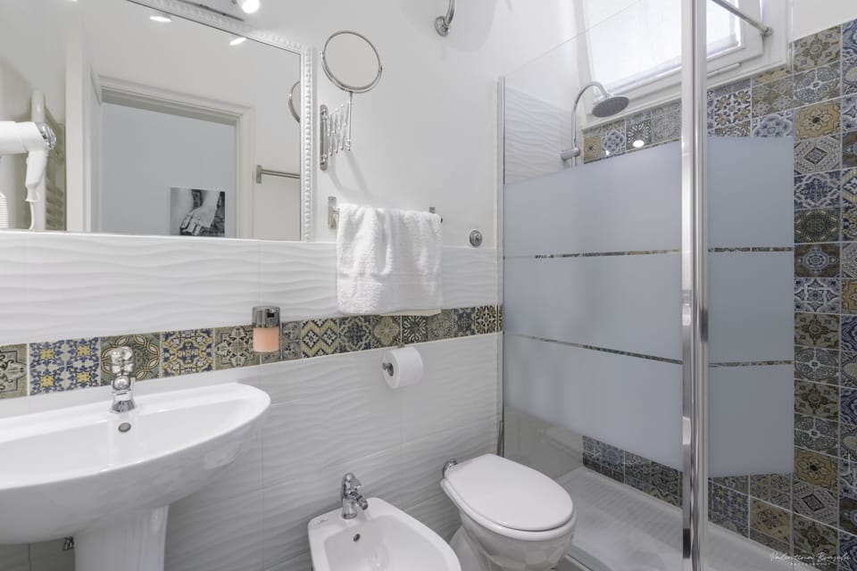 City Double Room | Bathroom | Shower, rainfall showerhead, hair dryer, bidet