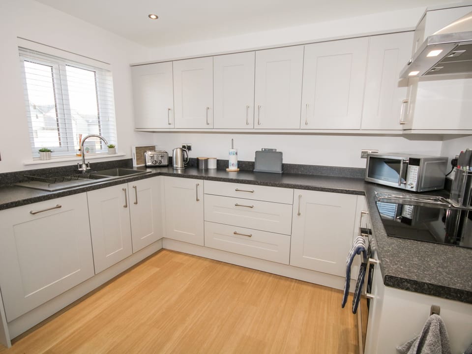 Cottage | Private kitchen | Fridge, dishwasher, electric kettle, toaster
