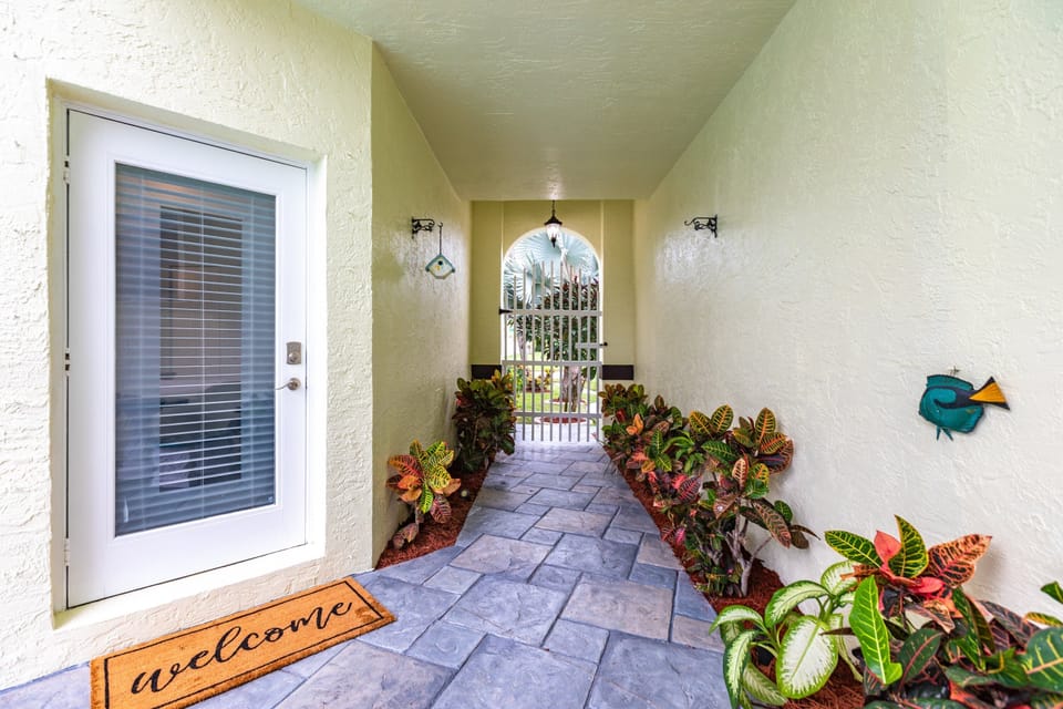 walkway to the guest suite and main house.
