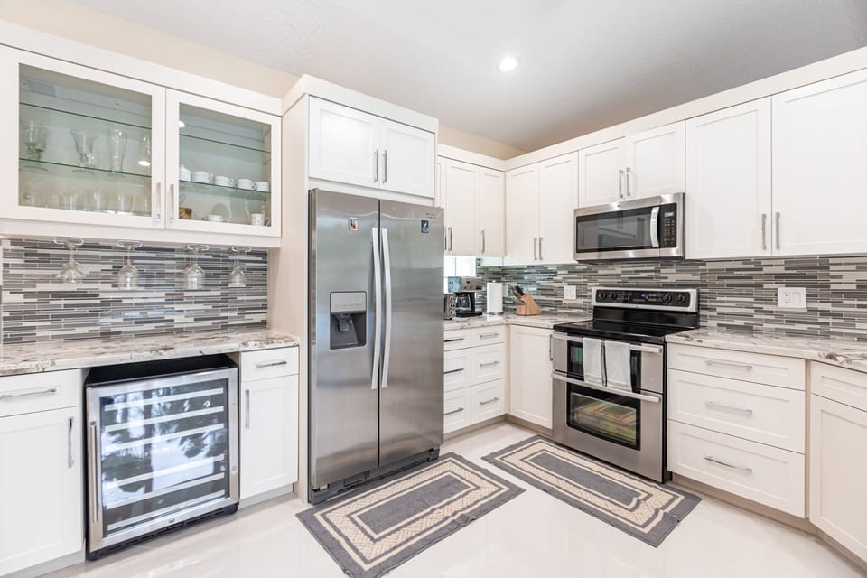  Fully equipped Kitchen with wine cooler  
