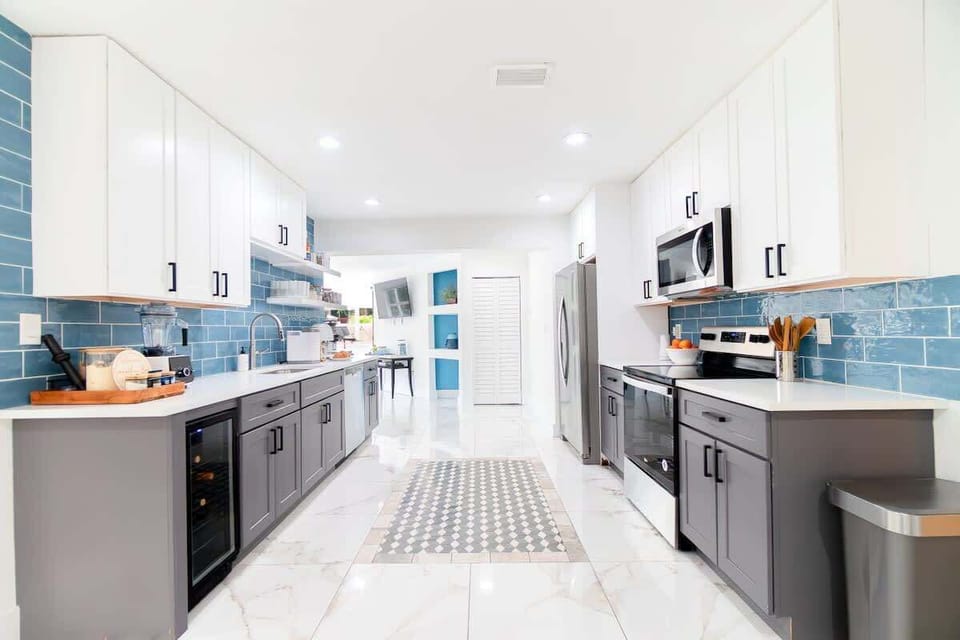 This bright, fully equipped chef’s kitchen in West Palm Beach, Florida offers a coffee & smoothie bar, full appliances & all essentials perfect for effortless cooking & entertaining in WPB, Florida, right in vibrant West Palm Beach, Florida.