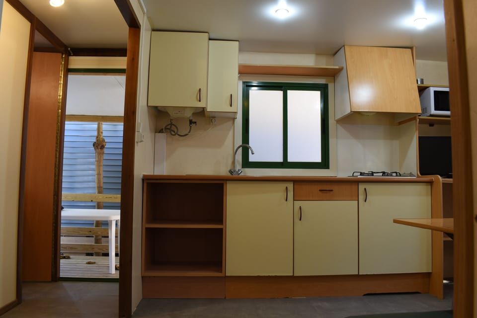 Classic Bungalow | Private kitchen | Full-size fridge, microwave, stovetop, espresso maker