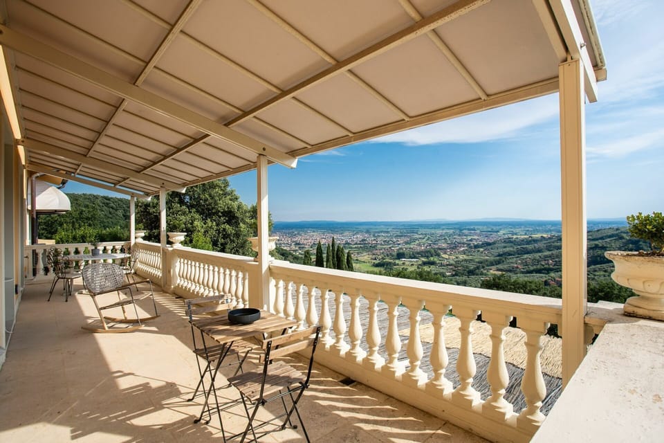 Sky, Property, Daytime, Building, Table, Porch, Shade, Wood, Interior Design, Outdoor Furniture