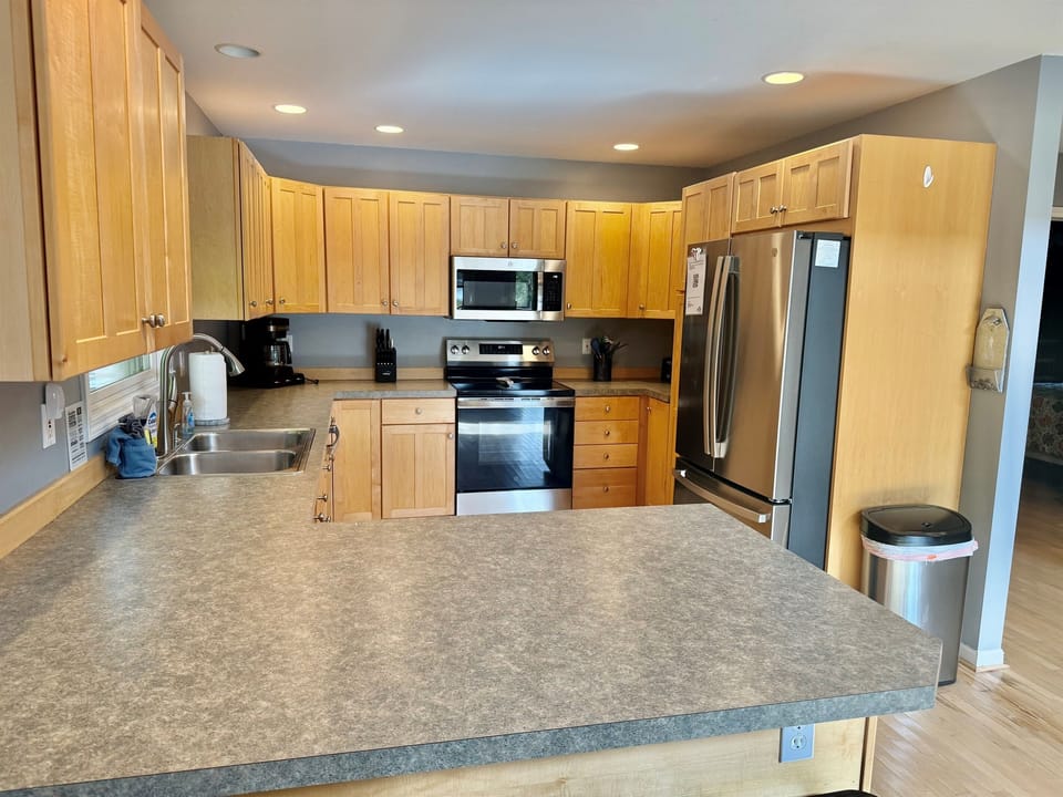 Large well stocked kitchen with upgraded appliances