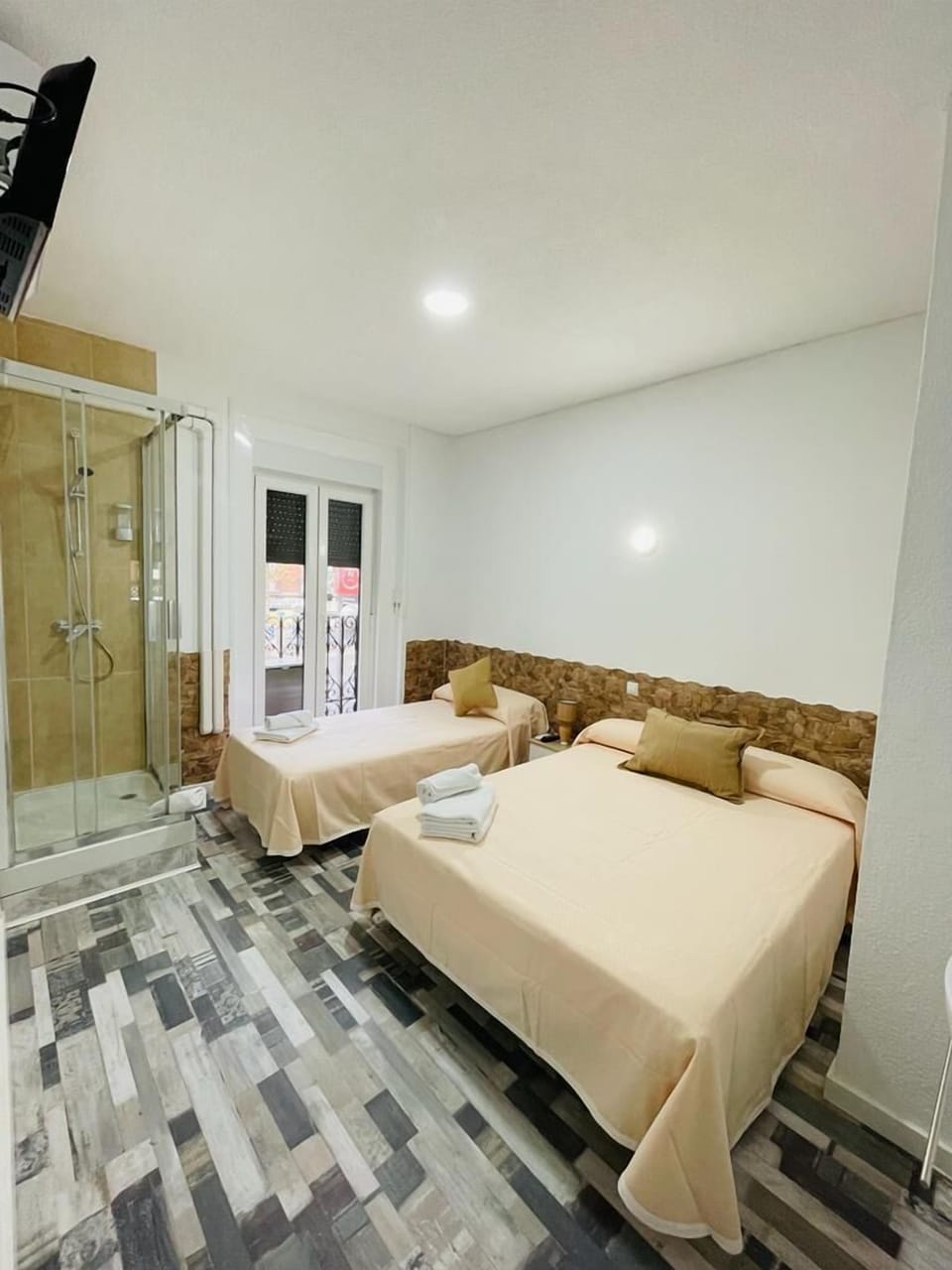 Triple Room, Shared Bathroom | Free WiFi, bed sheets