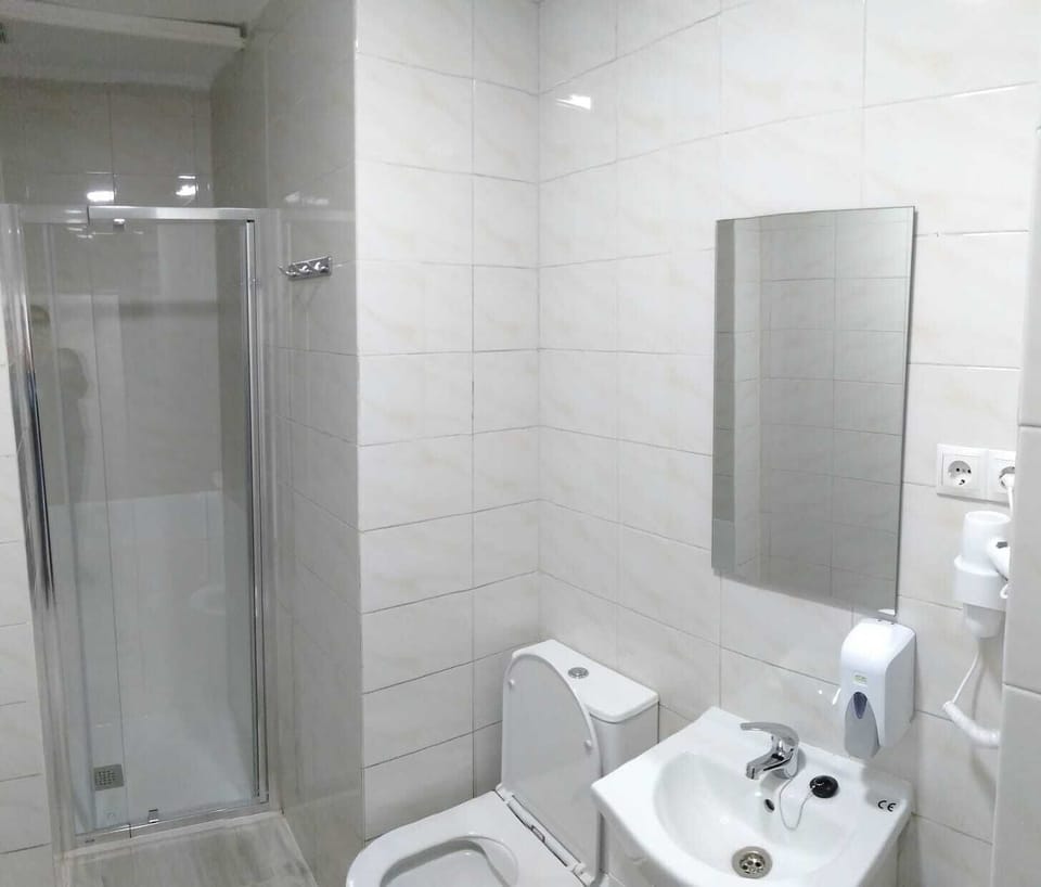 Shower, towels