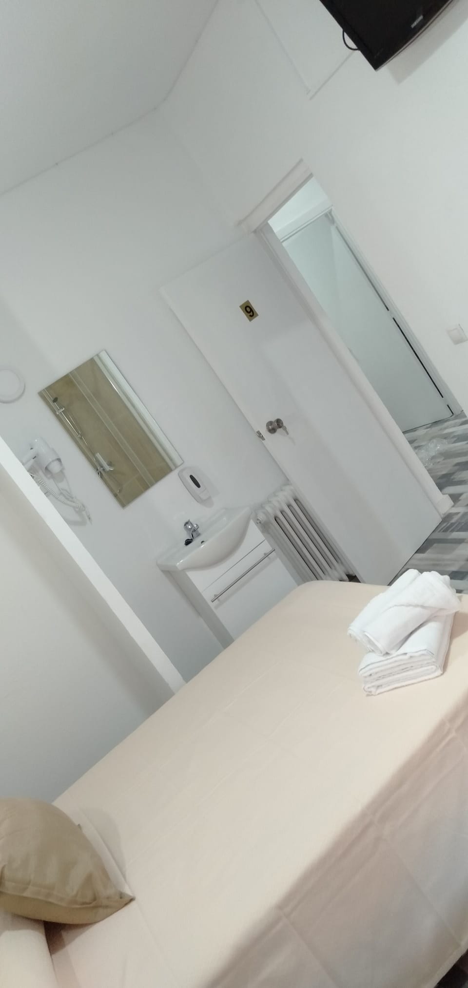 Double Room, Shared Bathroom | Free WiFi, bed sheets