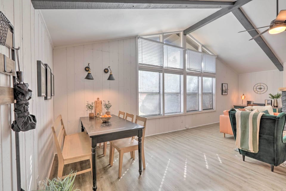 Living Room | 6-Person Dining Table
