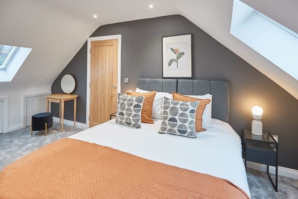 Uggleby House, Briggswath - Host & Stay