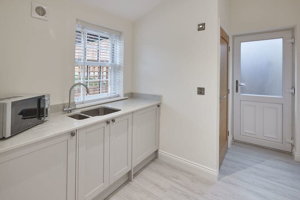 Uggleby House, Briggswath - Host & Stay