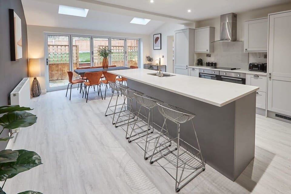 Uggleby House, Briggswath - Host & Stay