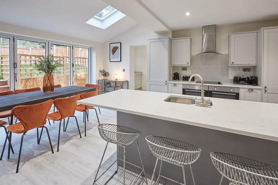 Uggleby House, Briggswath - Host & Stay