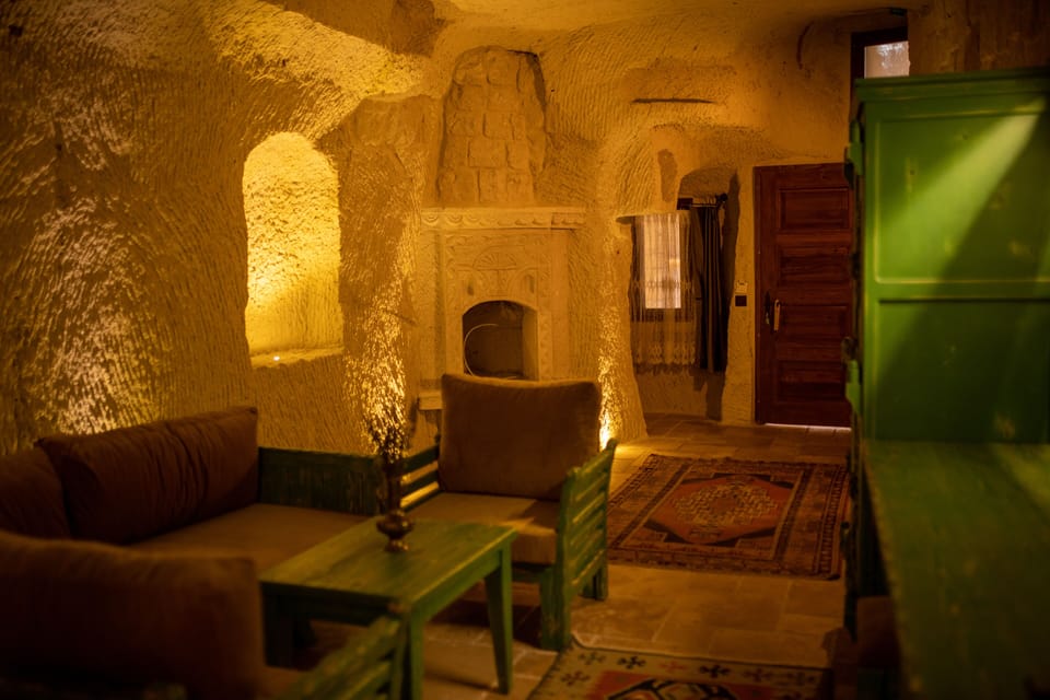 Romantic Suite | Living area | 32-cm LCD TV with satellite channels, TV, heated floors