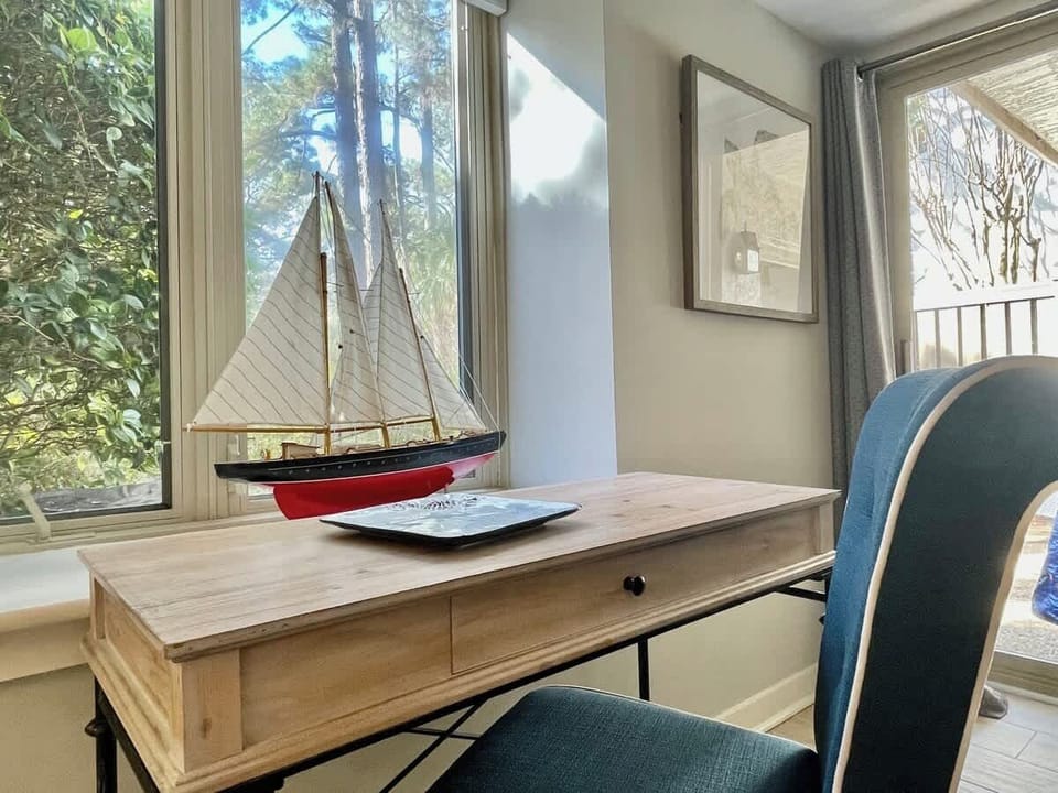 Workspace in Primary King Suite