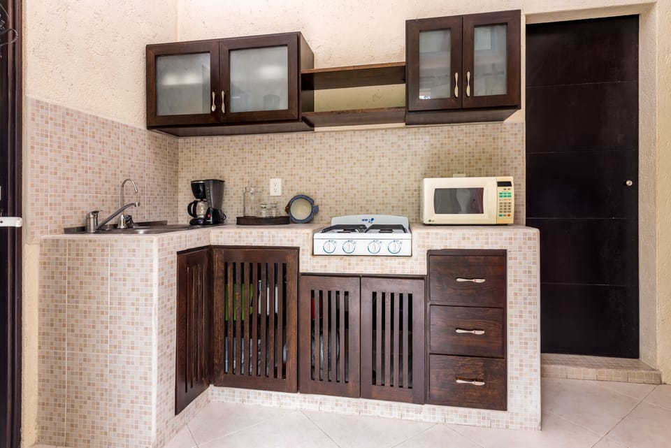 Apartment, 2 Bedrooms (Private Kitchen) | Private kitchen | Coffee/tea maker, toaster, highchair, blender