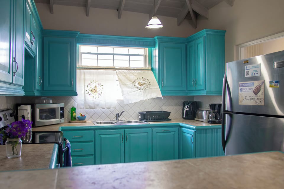 Apartment, 2 Bedrooms | Private kitchen | Full-size fridge, microwave, oven, stovetop