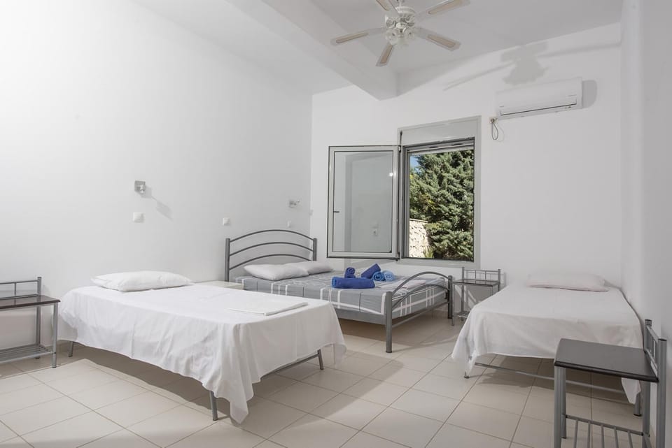Twin bedroom with A/C