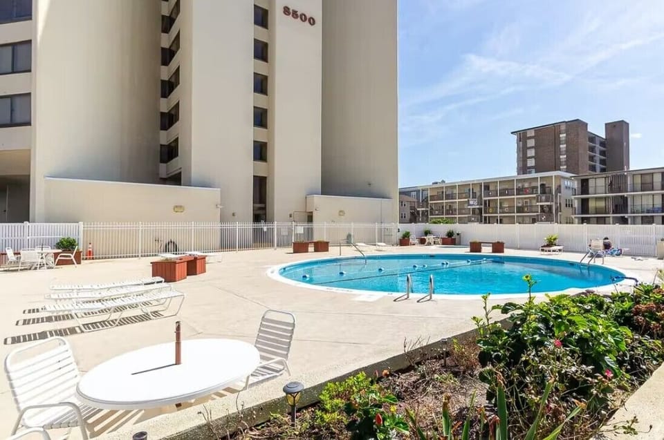Pool (2)