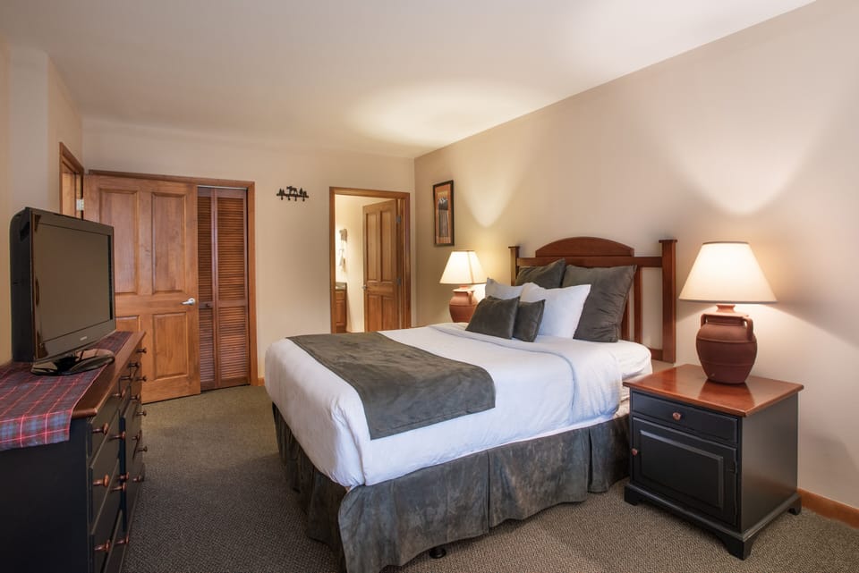 Bedroom, Room, Indoors, Furniture, Flooring