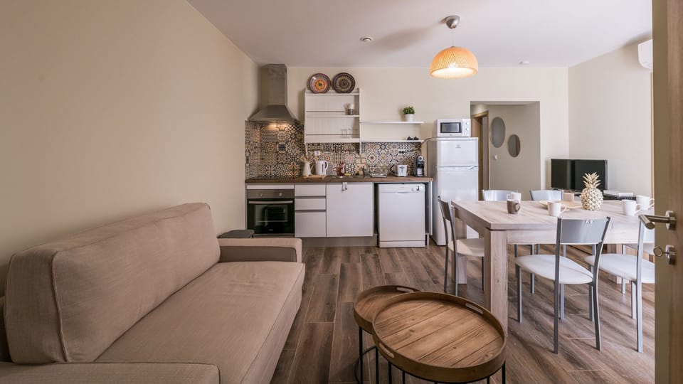 The living area comes with modern amenities and a fully-equipped kitchen #modern #algarve #airbnb