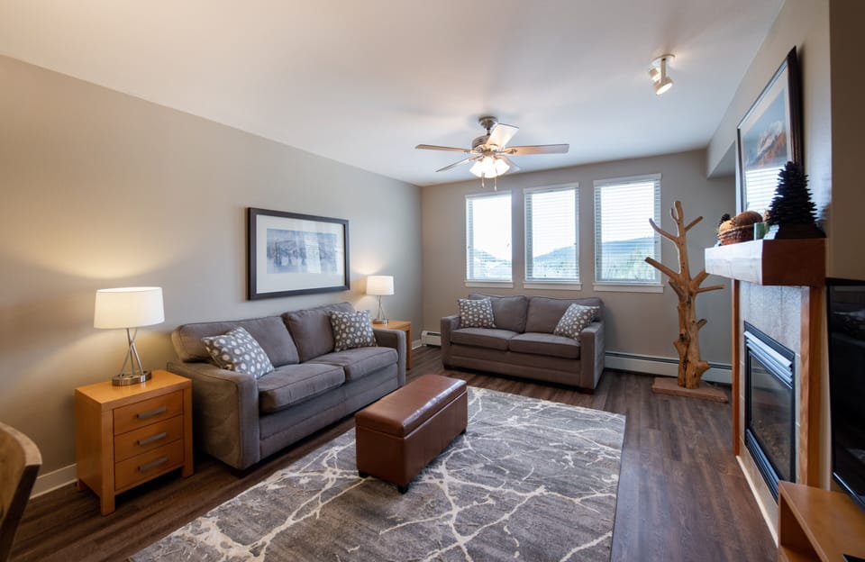Flooring, Couch, Furniture, Living Room, Room