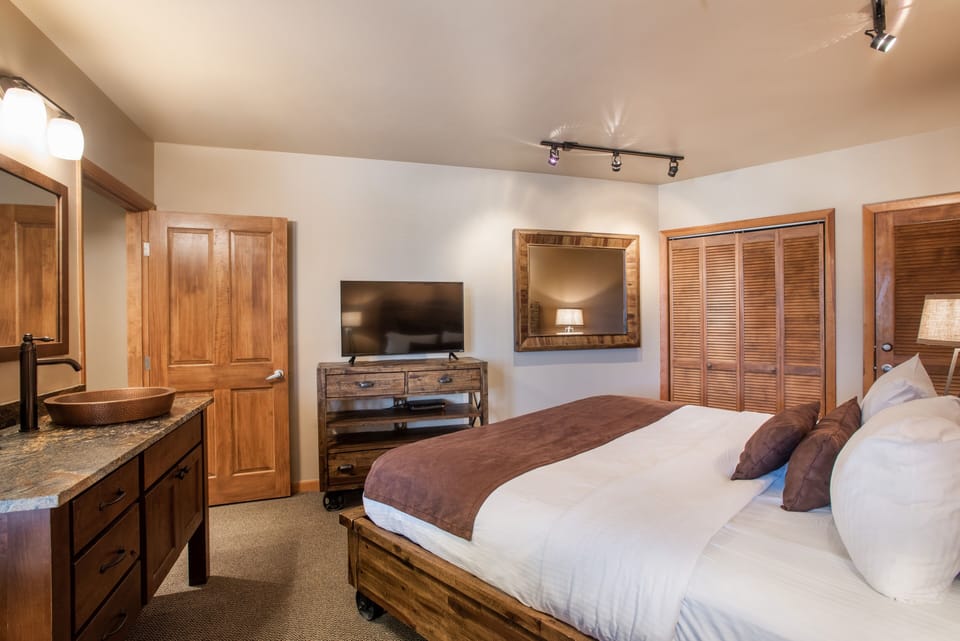 Flooring, Room, Indoors, Furniture, Hardwood