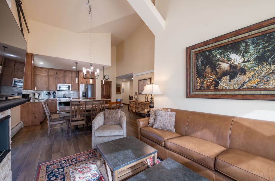 Furniture, Indoors, Living Room, Couch, Floor