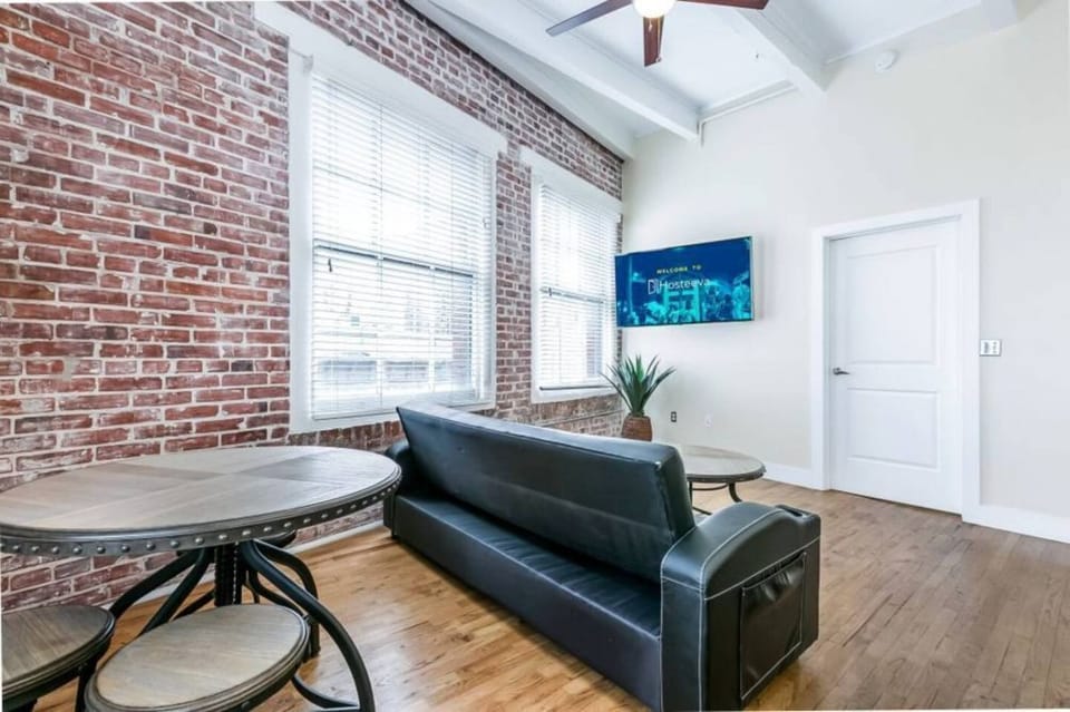 Living Room/Seating Area