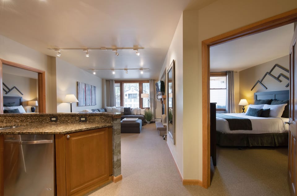 Flooring, Floor, Hardwood, Room, Indoors