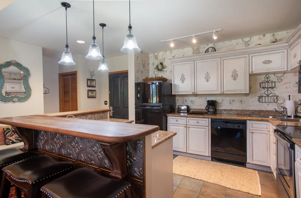 Room, Indoors, Furniture, Flooring, Kitchen Island