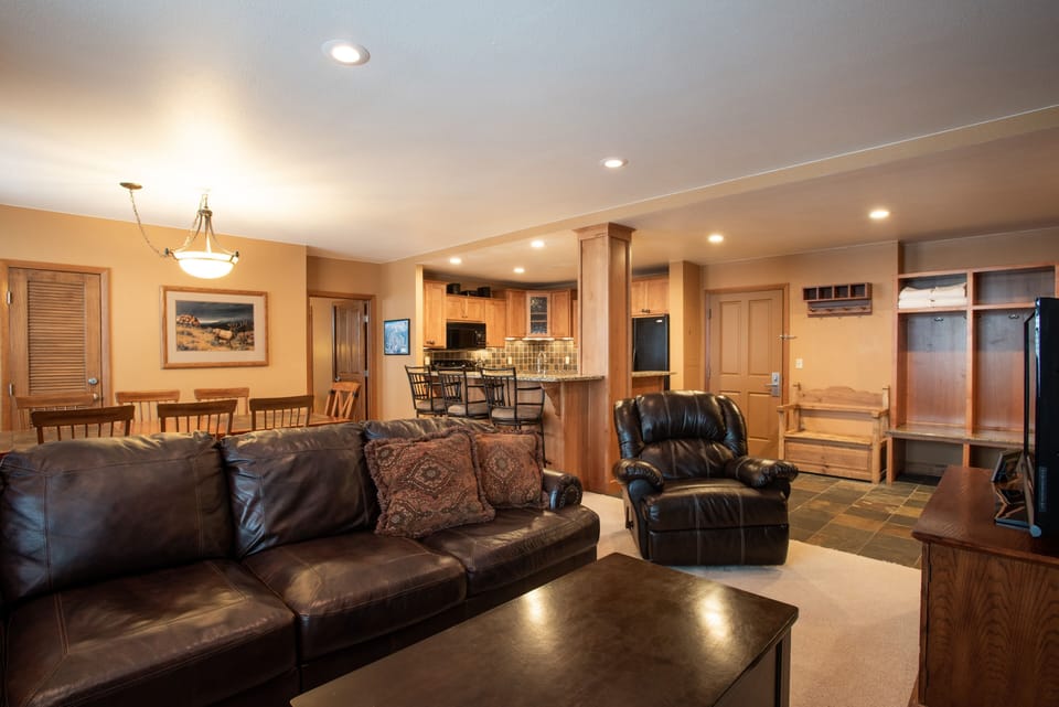 Living Room, Room, Indoors, Couch, Furniture