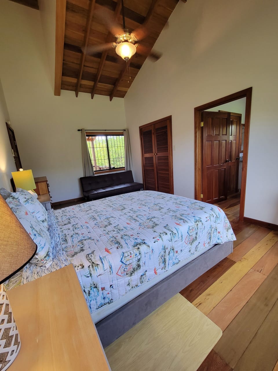 Guest Bedroom, Queen Bed