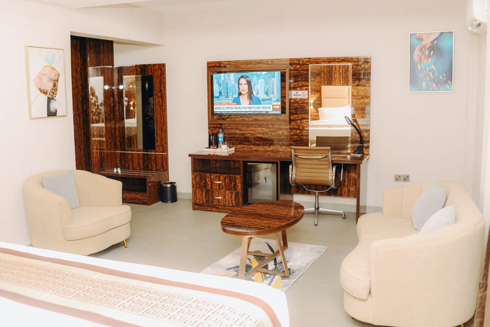 Luxury Room, 1 Double Bed, Non Smoking, City View | Egyptian cotton sheets, premium bedding, in-room safe, desk
