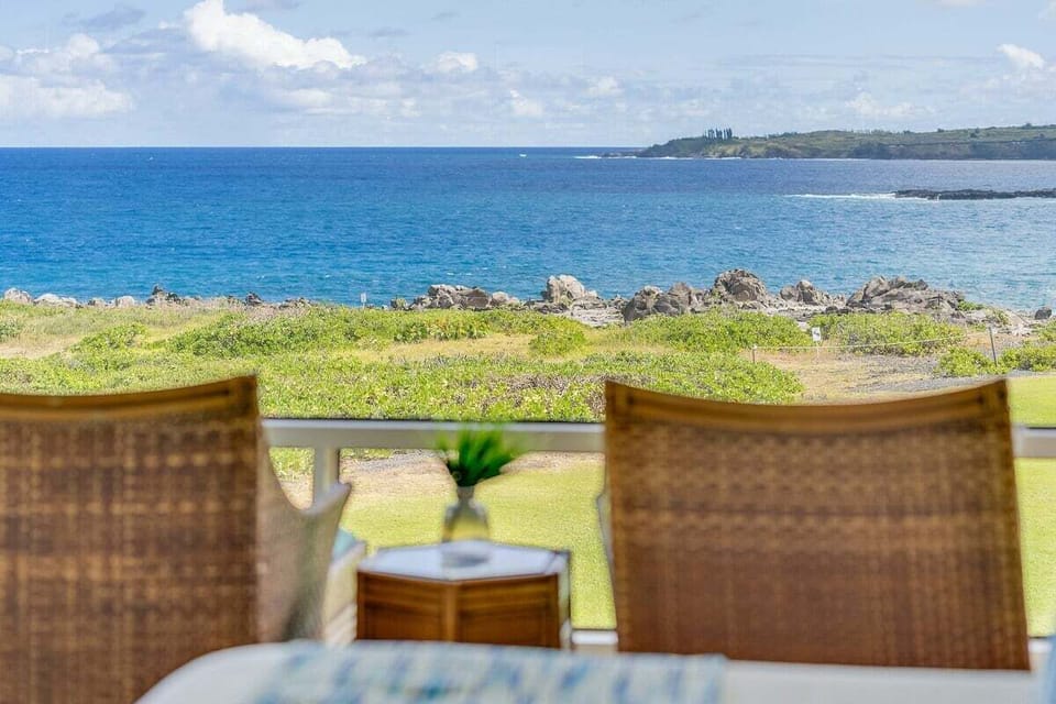 Experience the perfect blend of comfort and scenery in a bright oceanfront nook.