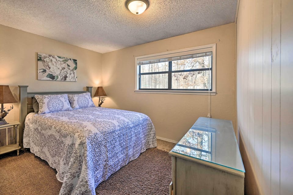 Bedroom 1 | Queen Bed