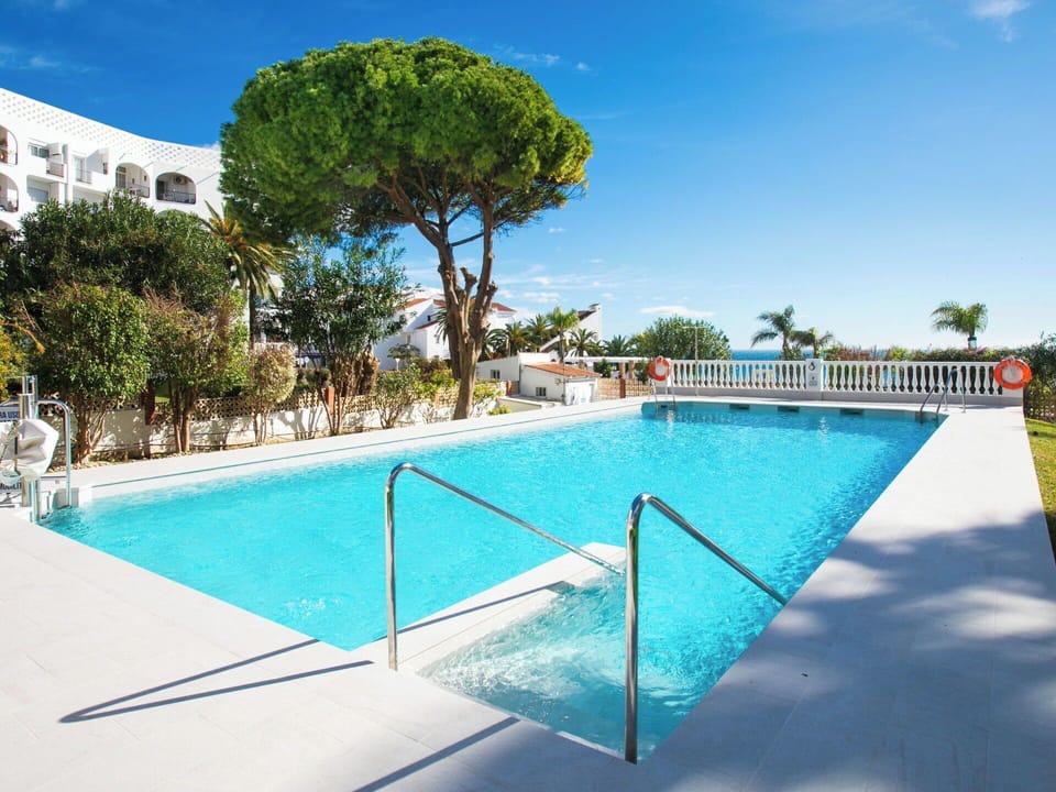 Blue, Swimming Pool, Resort, Leisure, Shade, Hotel, Resort Town, Vacation, Eco Hotel