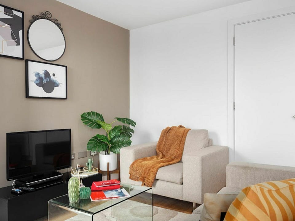 Couch, Property, Furniture, Picture Frame, Comfort, Table, Interior Design, Living Room, Studio Couch, Lighting
