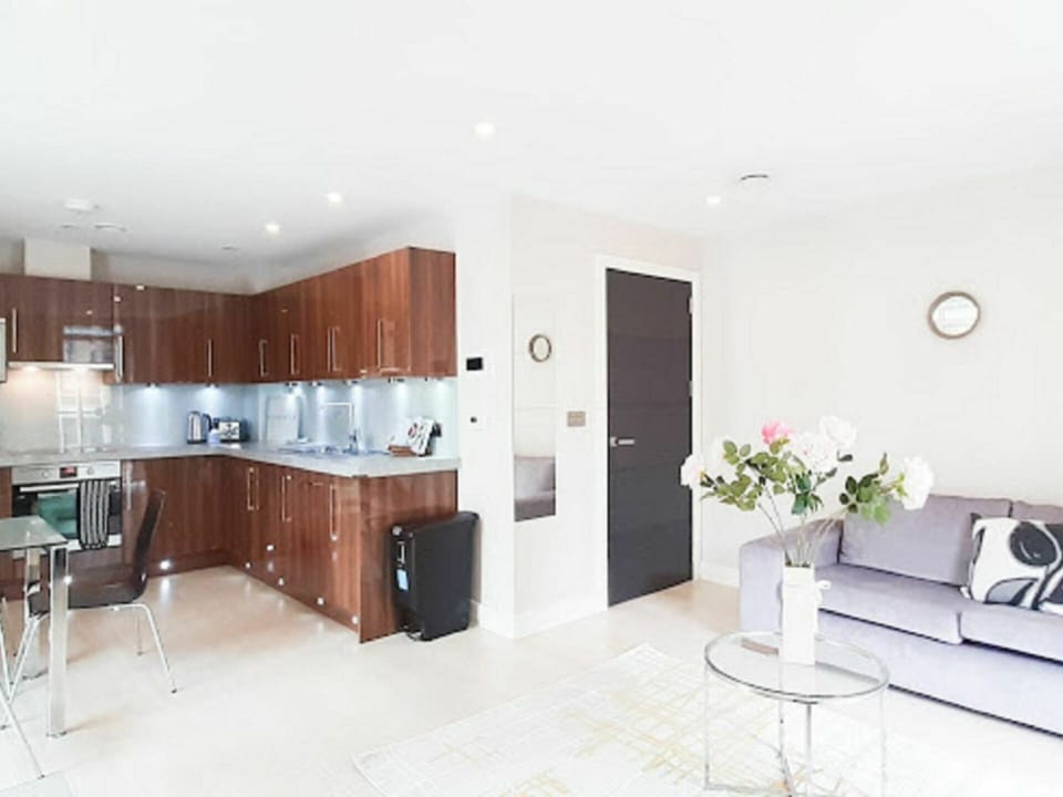 Cabinetry, Building, Furniture, Table, Plant, Houseplant, Flower, Interior Design, House, Countertop