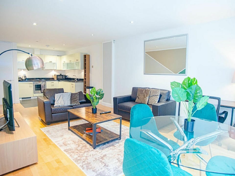 Couch, Table, Furniture, Property, Houseplant, Flowerpot, Studio Couch, Comfort, Interior Design, Flooring